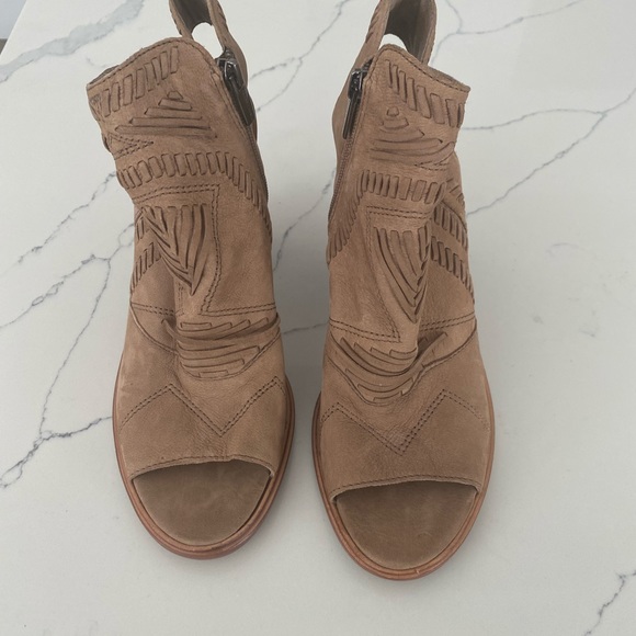 Vince Camuto Karenta leather open toe shoes tan size 10 - Picture 5 of 14